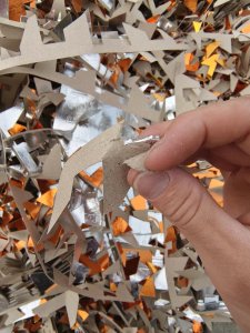 金条边角料，一面金膜，一面灰卡纸，月供三四百吨