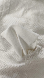 白色梭织涤棉，涤棉碎布，大量出售，现货20吨左右