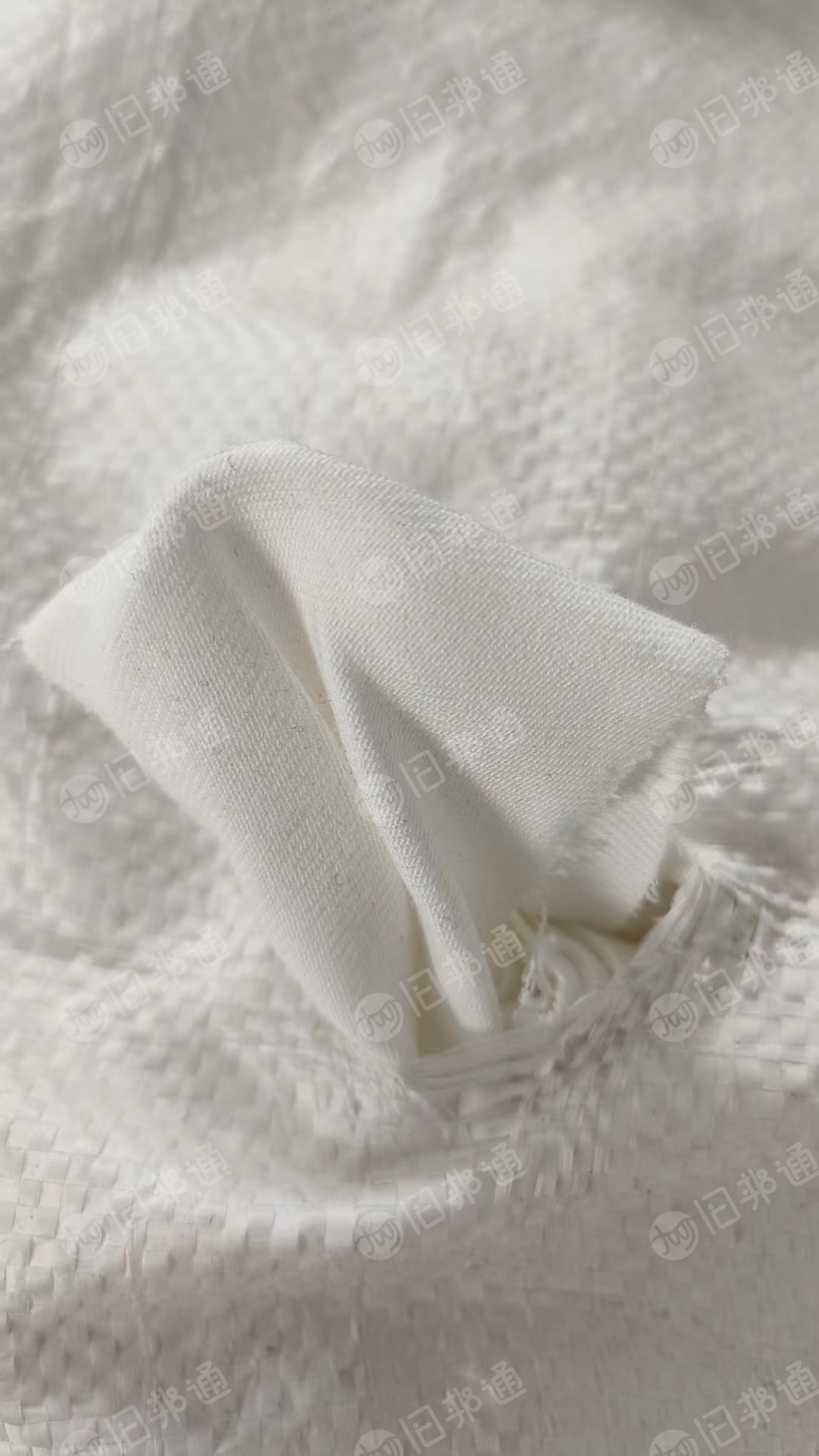 白色梭织涤棉，涤棉碎布，大量出售，现货20吨左右
