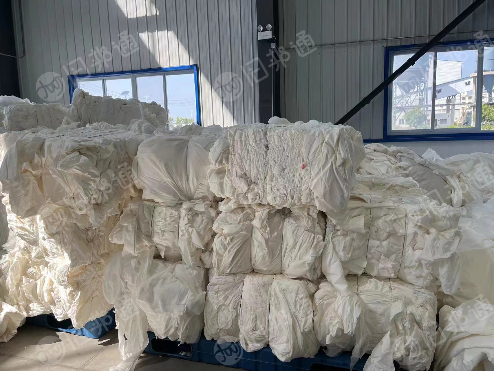 水刺无纺布带点pp木浆现货12吨出售