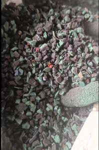 废旧橡胶颗粒炼油烧火料打底颗粒大量出售