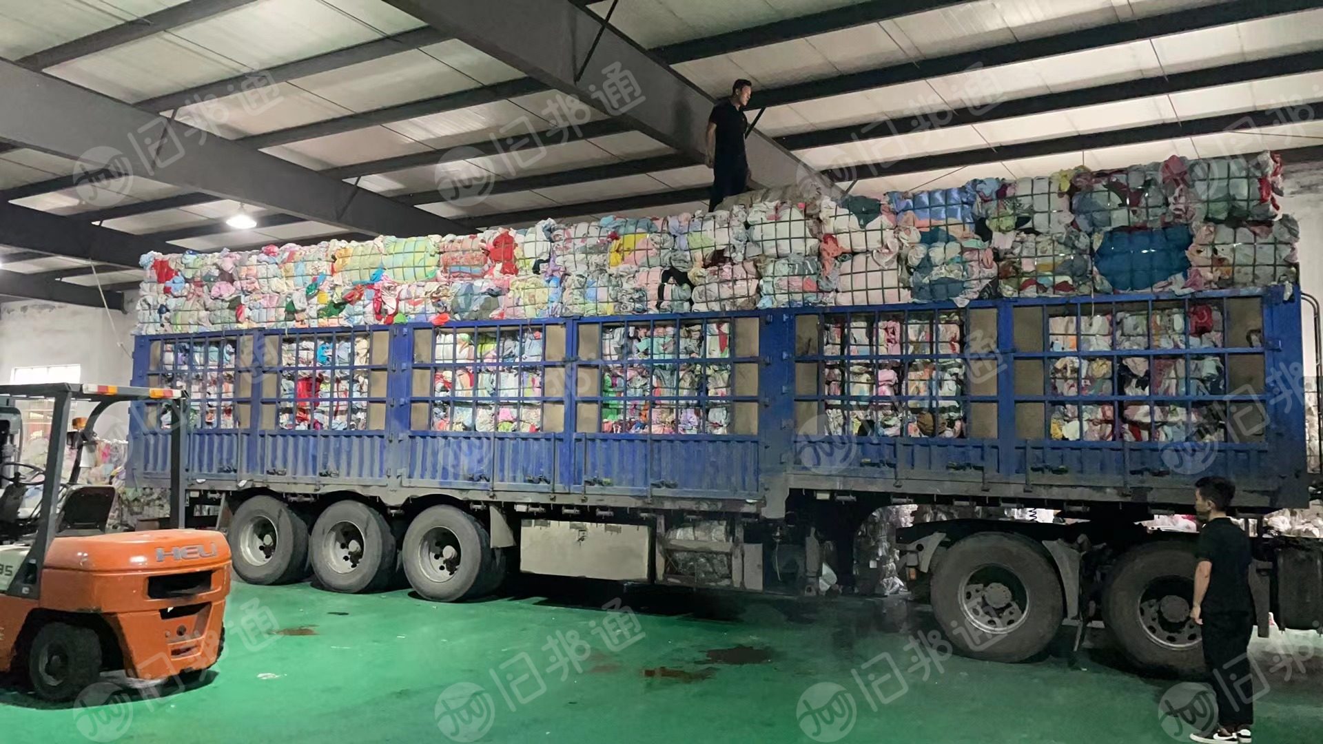 大量出售化纤床单,浅色床单