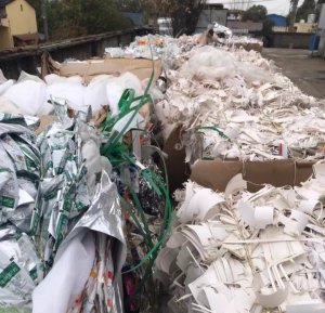 带膜白卡纸大量出售