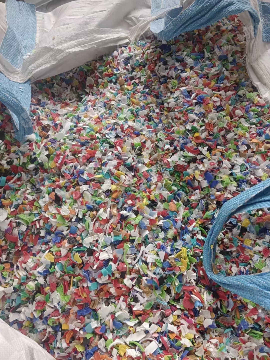 纯瓶子盖粉碎料大量出售