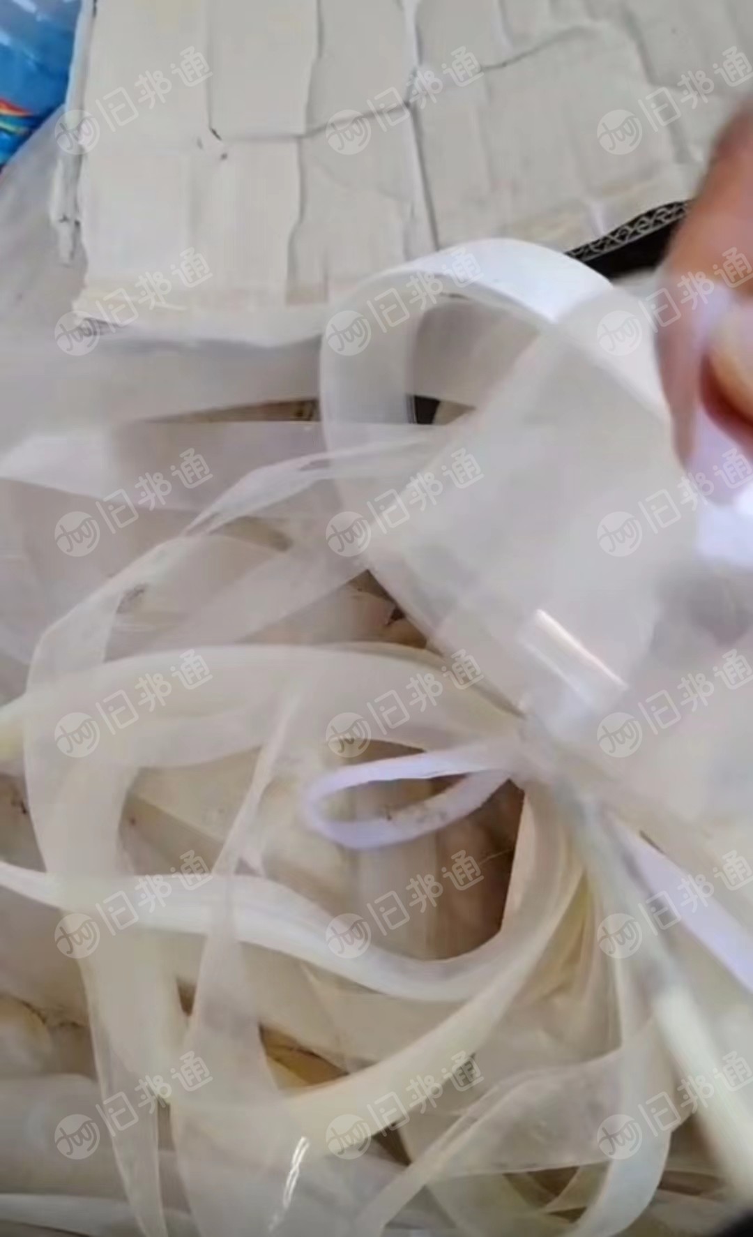 PET膜卷边,厚度10-12丝,现货十几吨出售