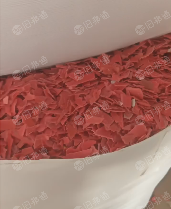 纯黄色、红色水马破碎料,HDPE路障破碎料现货30吨出售
