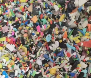 pp保险杆破碎料汽车内饰粉碎料大量回收