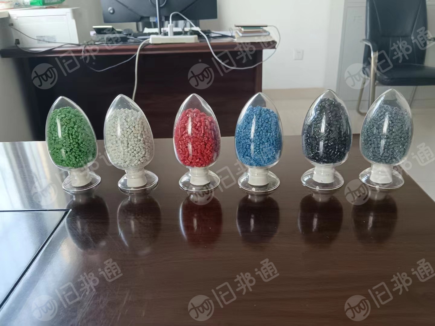 单色白,蓝,绿,红,黑 五种颜色的hope颗粒,长期出售