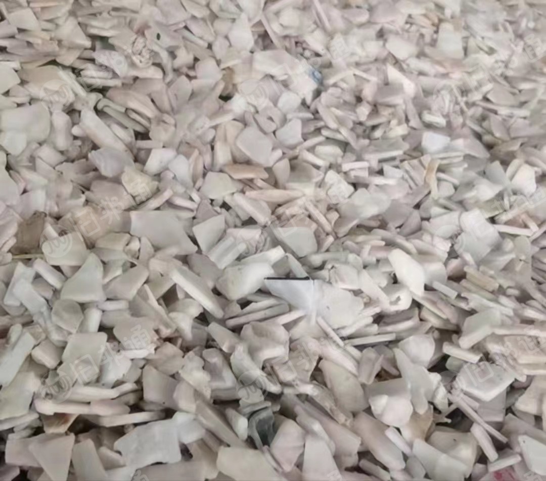 出售各色电瓶壳abs粉碎料,除纸,过静电