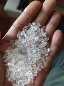 出售高温eva颗粒，熔点160，溶脂2.6， va含量5左右，现货1个柜