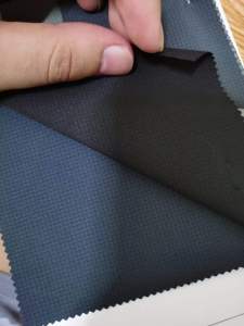 锦纶四面弹格子，150幅宽135克4缸货7000多米出售