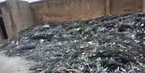 镜子厂废玻璃，大部分厚度2.5mm，月供150吨