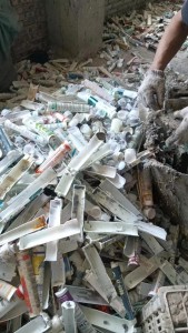 玻璃胶桶废料，带松油，长期出售