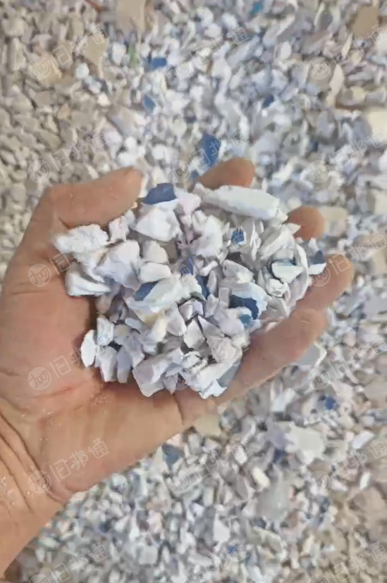 PVC发泡板破碎料,大白二白破一起,现货一挂车