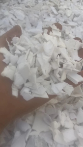 无字PP涂料桶破碎料，现货近10吨