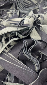 出售化纤牛仔碎布，牛仔布下脚料，现货60吨左右