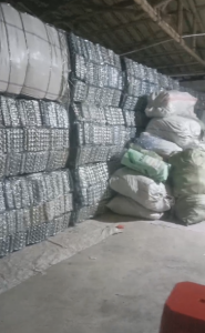 打包好的PET吸塑盒废料长期出售