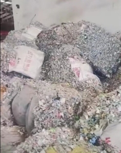 清洗花乙下来的商标纸废料长期出售