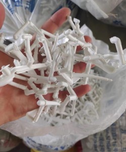 出售软质pvc水口料线皮料，现货十几吨