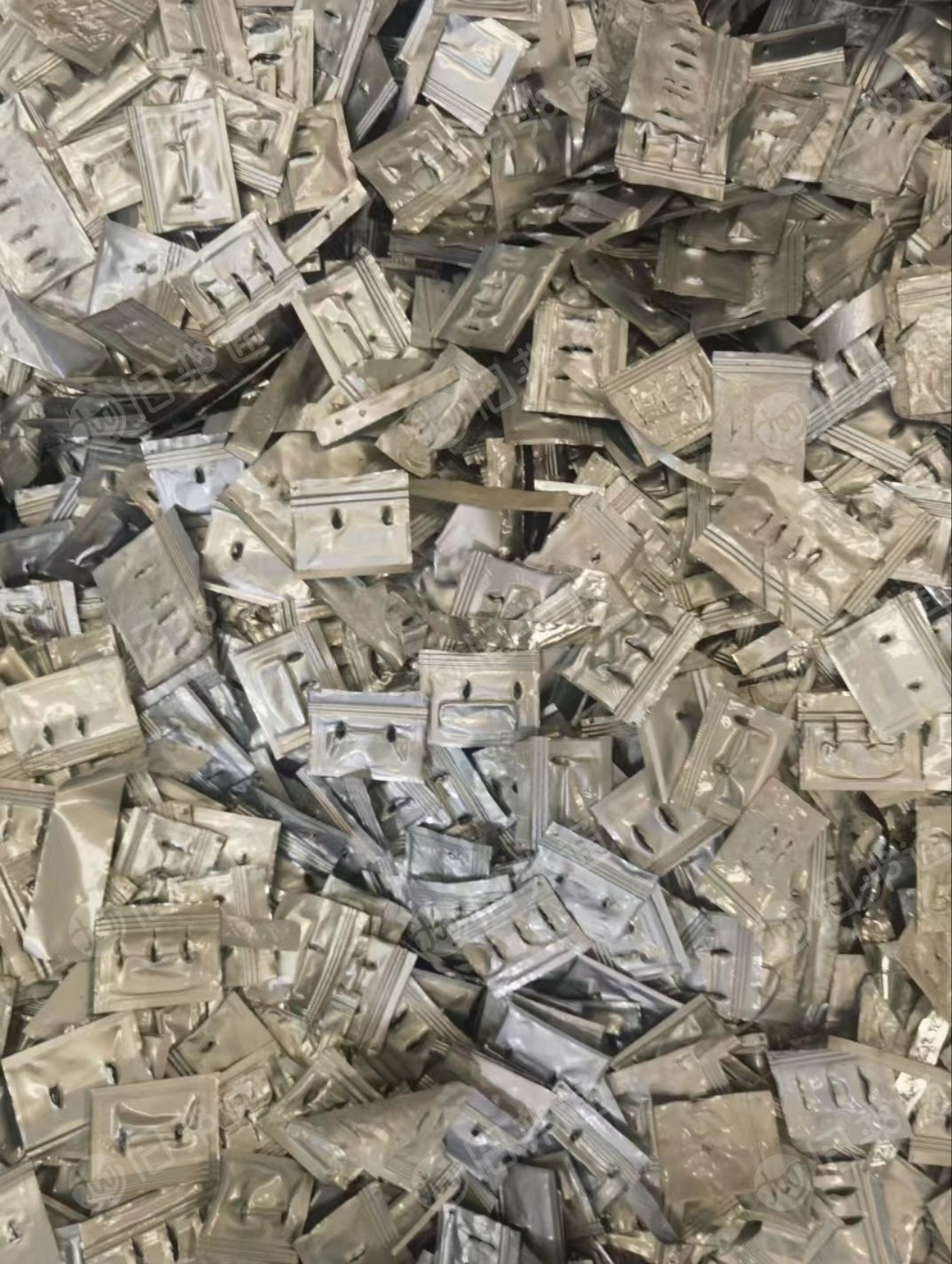 铝塑膜,药包装袋,含铝14-15%,出油45%左右的,大量收购