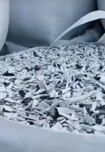 各种PVC破碎料，塑钢破碎料，扣板破碎料常年出售