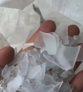 PET聚酯破碎料，可拔丝，可打瓶胚长期有货出售