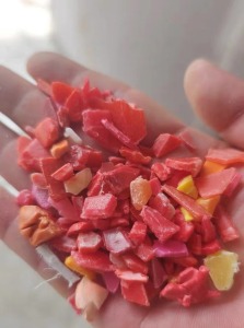 出售红色框子托盘破碎料，注塑低压专用料，清洗甩干包上机，现货20吨