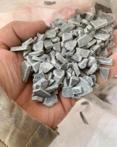 PVC扣板破碎料，塑钢破碎料，小管破碎料，广告板破碎料，各种PVC破碎料长期出售