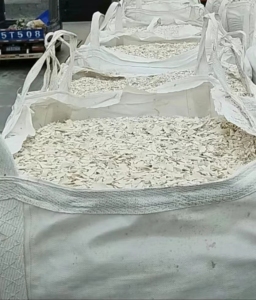 PVC管粉碎料，灰板粉碎料，扣板粉碎料，塑钢粉碎料长期有货出售