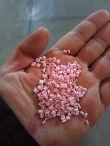 求购纯聚丙无纺布粉色颗粒，要求纯丙就行，需要150吨