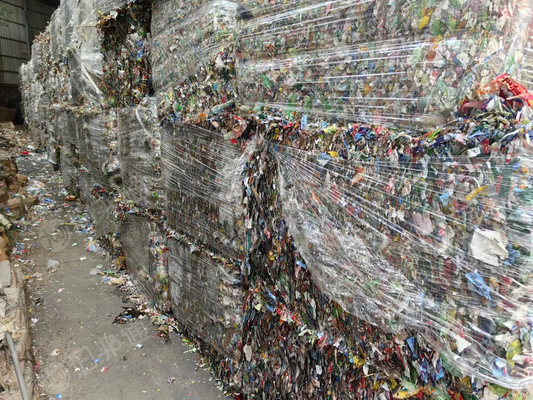 出售商标纸下沉压块料,月供800吨