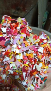 出售红蓝丙破碎料，现货30吨