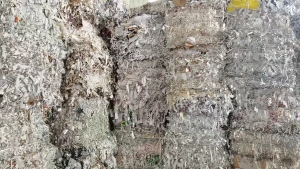 银卡边角料，偶尔有少量膜，大部分无膜，月供400吨