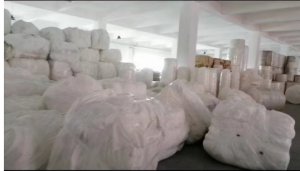 纯黏胶水刺无纺布边料，涤黏混纺无纺布边料，涤纶无纺布边角料，大量出售