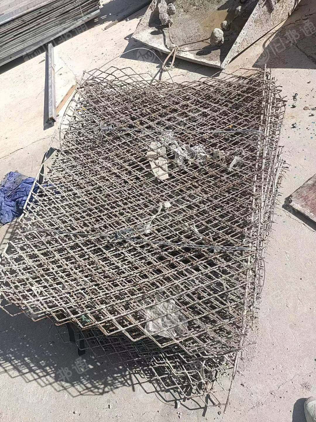 废钢网片废铝出售,现货10吨