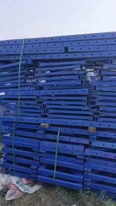 整套爬架出售，80吨左右