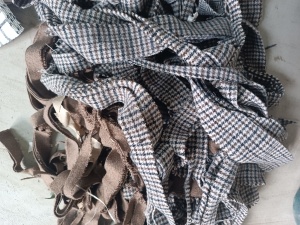 大量收购杂色服装下脚料，开花纺纱用的