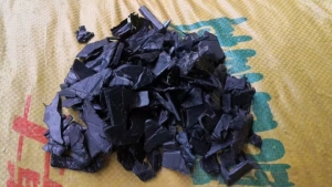 PP汽车保险杠破碎料；汽车内饰破碎料；大量出售