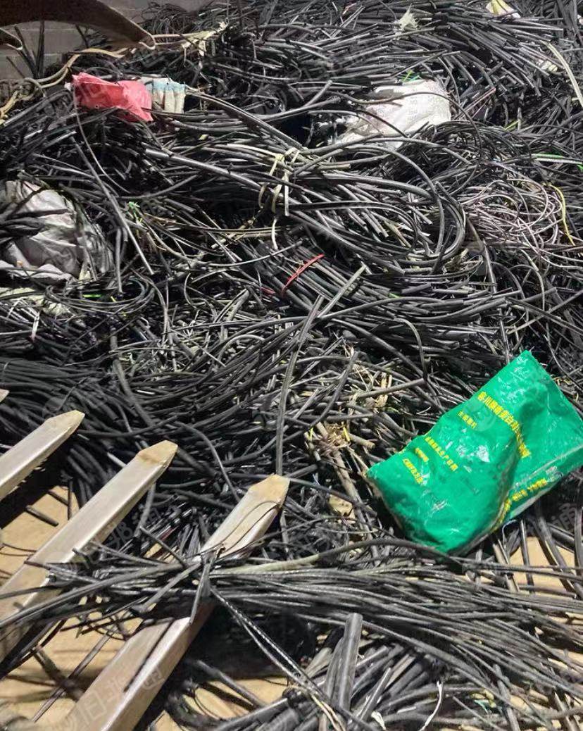 电缆皮,阻燃生料,海底电缆白加黑,交联电缆皮大量回收,装车打款