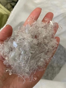 PET吸塑片破碎料，A料B料都有，月供600吨