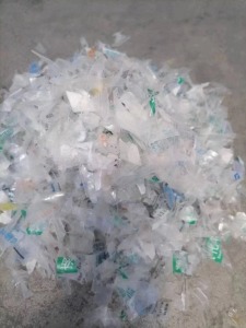 输液包粉碎料，不带胶皮，不带输液包头，可直接上机造粒，月供500吨