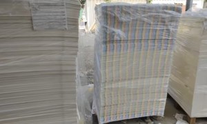 错版纸常年大量回收，花板纸，白卡纸，牛卡纸，大轴纸