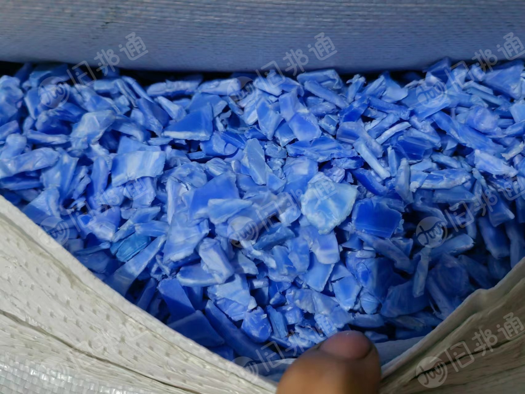 低压注塑料，蓝色周转筐破碎料，奶白桶破碎料常年大量回收
