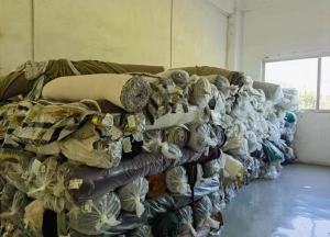 服装厂倒闭，大概有400吨左右的特种针织面料。90%以上都是全棉针织面料