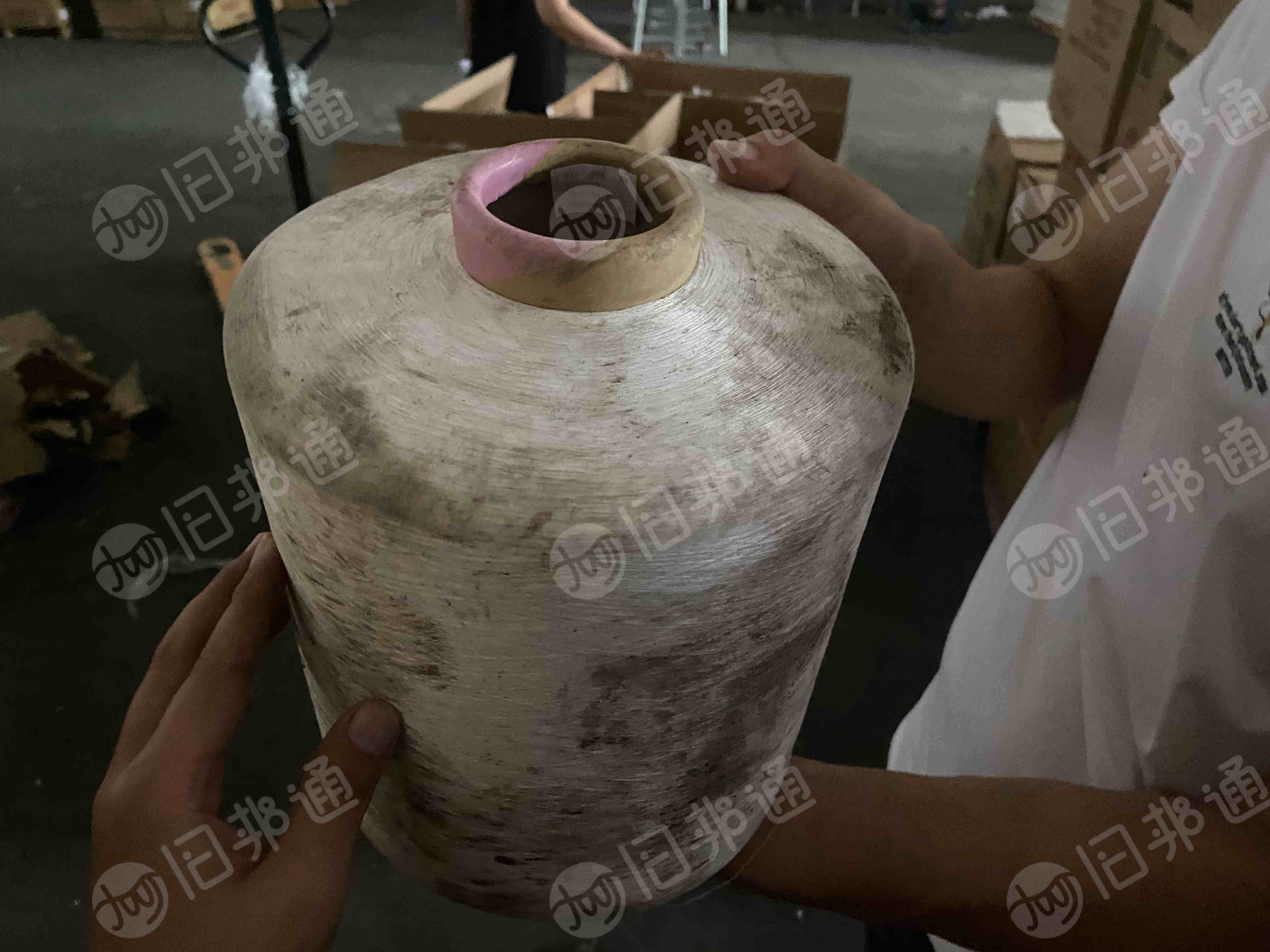 拍卖碰撞掉落受损的FDY化纤丝,受损程度表面变形,污染