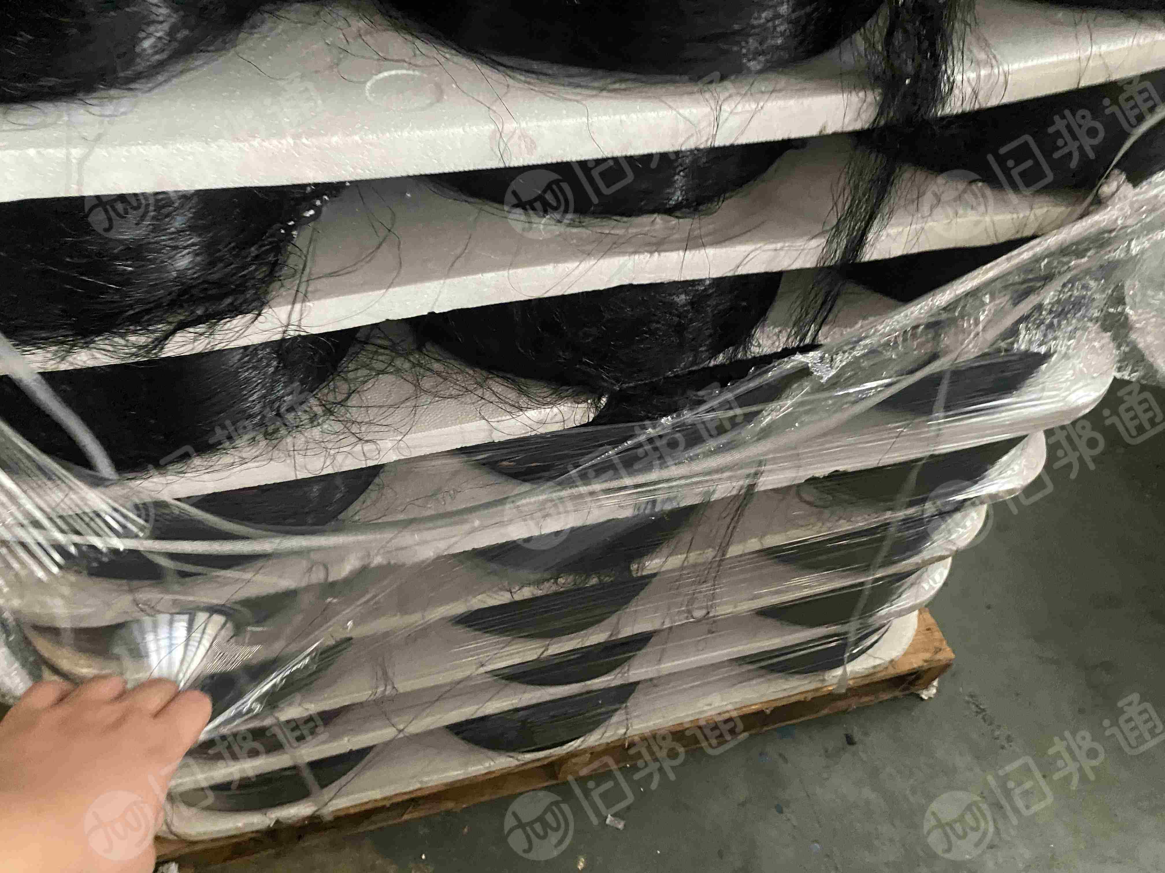 拍卖碰撞掉落受损的FDY化纤丝,受损程度表面变形,污染