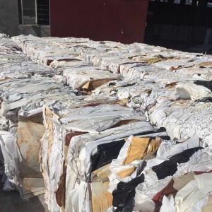 PVC墙纸毛料，70%白色，中性硬质都有，常年出售