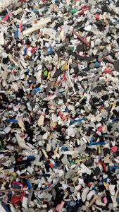 PVC杂线料，可做交通设施路障等，现货两三百吨出售