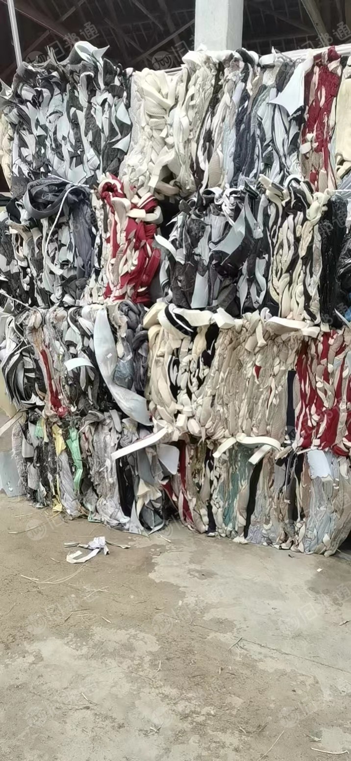 服装厂下脚料,碎布料,汽车内饰料,各种废布料,月供几百吨,大量出售
