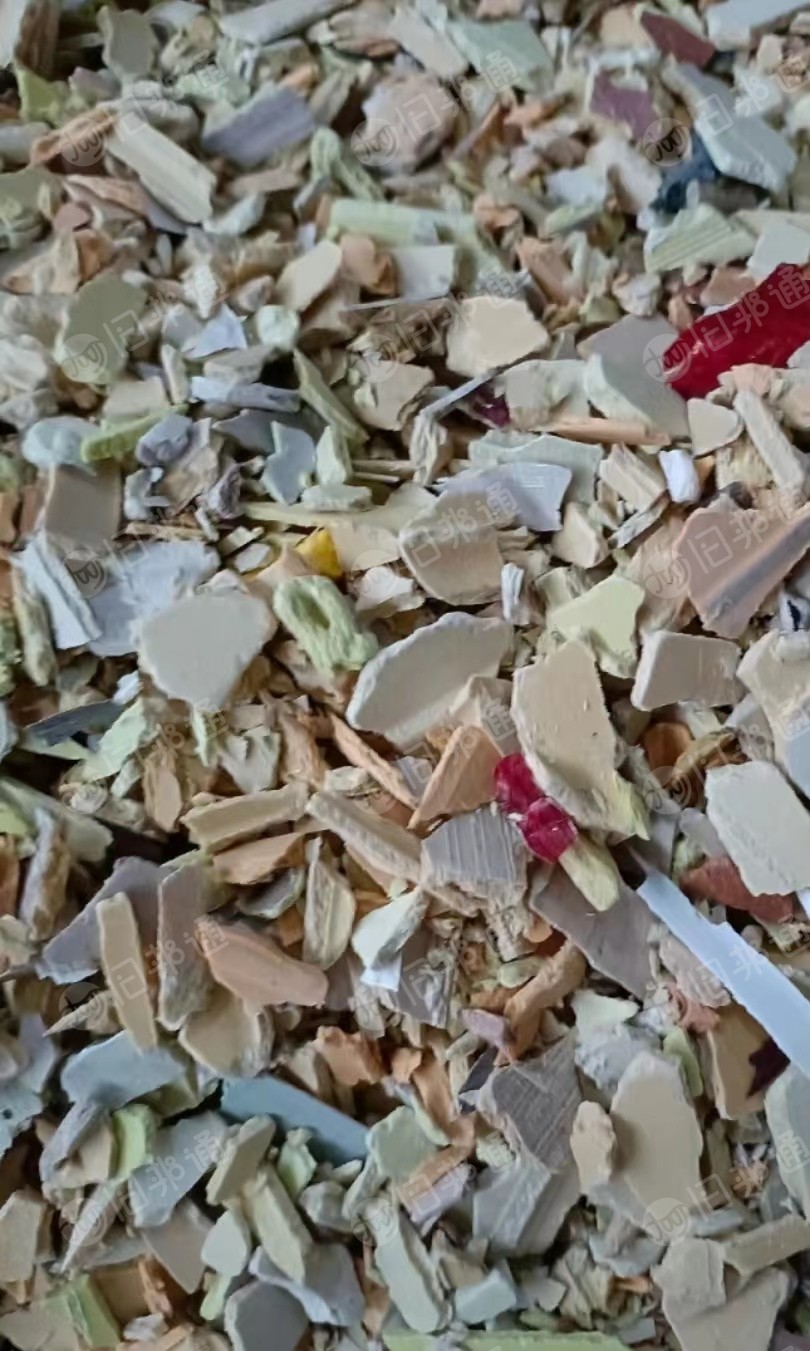 PVC扣板,小管,大管,塑钢,灰原生,三级料,石塑墙板破碎,各种聚氯破碎料长期出售